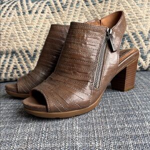 Bussola Lima Landry Gobba Baby Blue Heels Sandal Booties Size 37 US size 7, 7.5